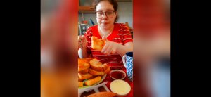 Мукбанг Жареный Хлебушек?да со сгущеночкой и с вареньем? похрустела, Шоколад/Сестрица звонила