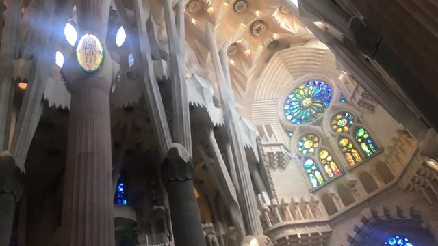 БАРСЕЛОНА ХРАМ СВЯТОГО СЕМЕЙСТВА смотреть онлайн