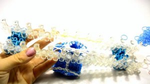 Фигурки 3D. Снегурочка из резинок. Rainbow Loom Snow Maiden