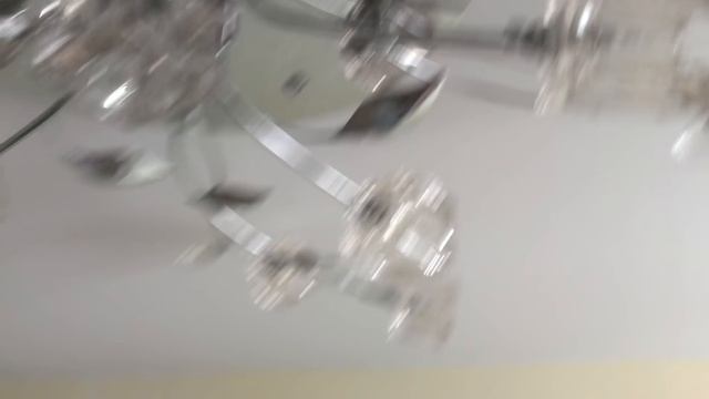 Вода течет с потолка и капает с люстры. Витебск, Смоленская улица, д.1. корпус 1 смотреть онлайн