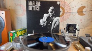 Lili Marlene - Marlene Dietrich / Burt Bacharach