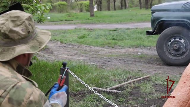В ДНР росгвардейцы отреставрировали памятник участникам первого «матча смерти»