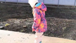 Смешные падения папы и игры на перегонки на роликах  Like Family