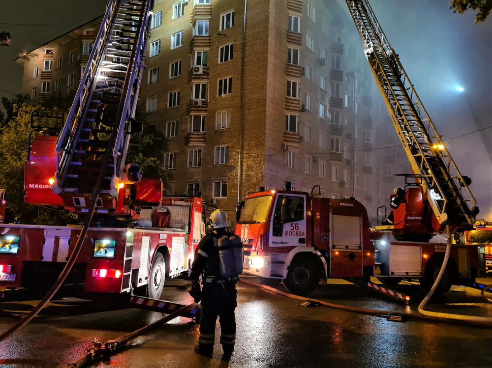 В Москве потушили крупный пожар в доме на Ленинском проспекте / События на ТВЦ