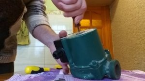 Циркуляционный насос, как перевернуть, если мешает.