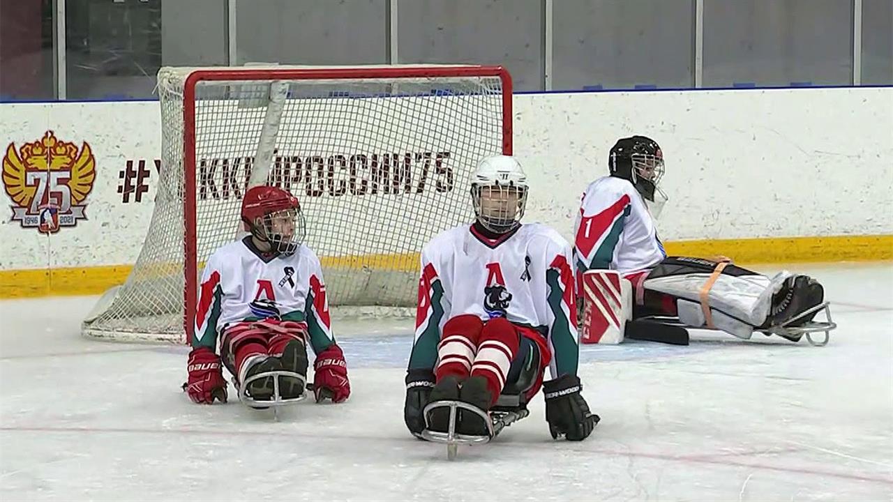 В Ярославле проходят соревнования по следж-хоккею