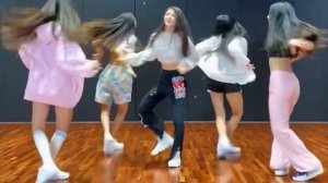 NewJeans - Hype Boy Dance Practice Mirrored