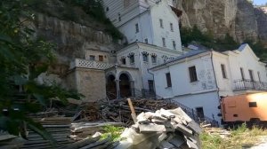 Жизнь монахов в Свято-Успенском монастыре.Бахчисарай.