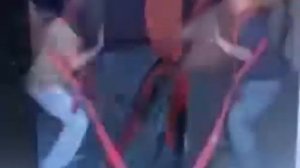 Всё гениальное просто. как заставить женщин таскать мебель