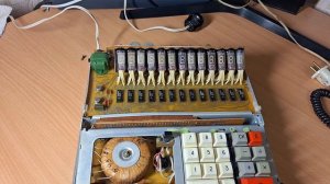 Советский калькулятор Искра-1103 (1977) | Iskra-1103 soviet electronic calculator