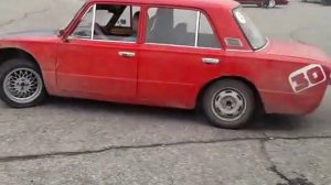 Супер мега дрифт на квадрате в Новороссийске. Ваз 2101 жгет резину.
