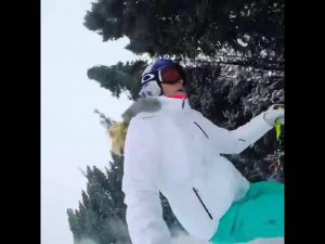 Линси Вонн начала тренировки на снегу в Новой Зеландии с шуточного спуска и падения