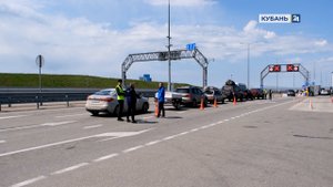 Досмотр перед Крымским мостом: дополнительные пункты контроля заработают до майских праздников