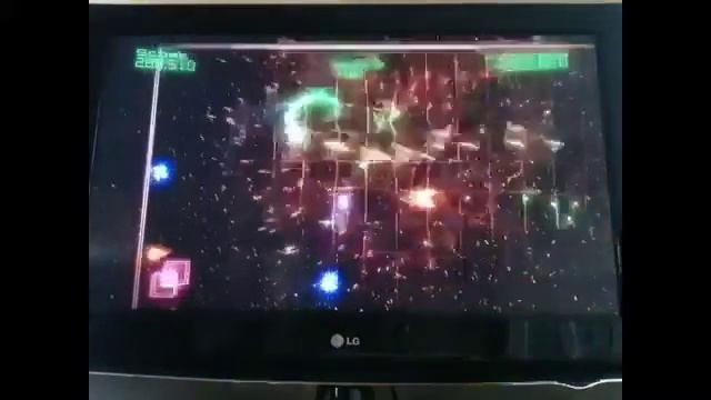 Geometry Wars Retro Evolved 2 on Xbox 360 смотреть онлайн