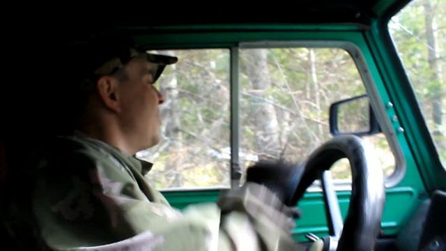 По бездорожью на ЛуАЗе за металлоломом / коп металла с помощью металлоискателя #луаз смотреть онлайн