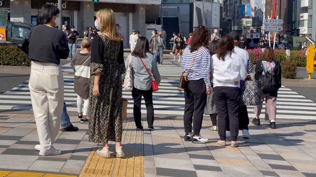 Японская мода на улицах Токио. Как одеваются японцы весной. смотреть онлайн