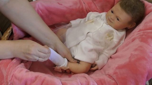 Силиконовая кукла реборн. Как обращаться с куклой.mp4