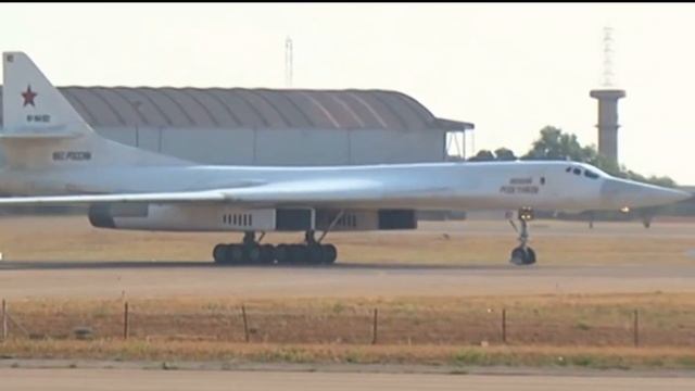 Миру – мир. Но если что, то два стратегических ракетоносцев Ту-160 в ЮАР смотреть онлайн