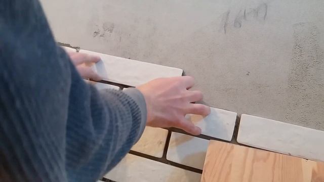 Декоративная плитка в ванной! Укладка плитки. Керамогранит. Видео №2