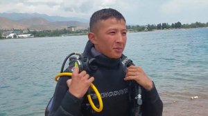 Погружение водолазов на дно Иссык-Куля