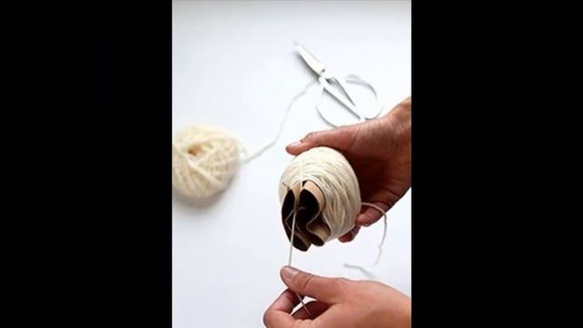 ПУШИСТЫЙ КОВРИК ИЗ ПОМПОНОВ СВОИМИ РУКАМИ смотреть онлайн