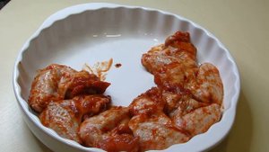 Острые куриные крылышки в духовке, от таких крылышек любой полетит.
