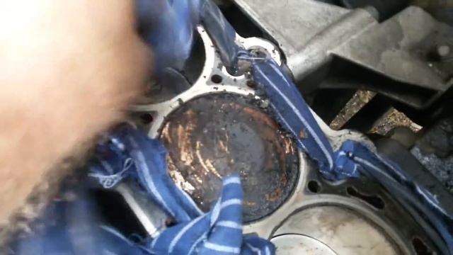 продолжение ремонта  очистка поршневой  ревизия гильз осмотрр головок цилиндров смотреть онлайн