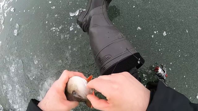 РОБИ ЯК Я І БУДЕ ТОБІ ОКУНЬ. Зимова риболовля на окуня з балансиром. смотреть онлайн