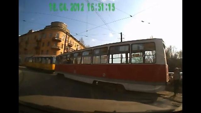 Остановка трамвая на Танкистов смотреть онлайн