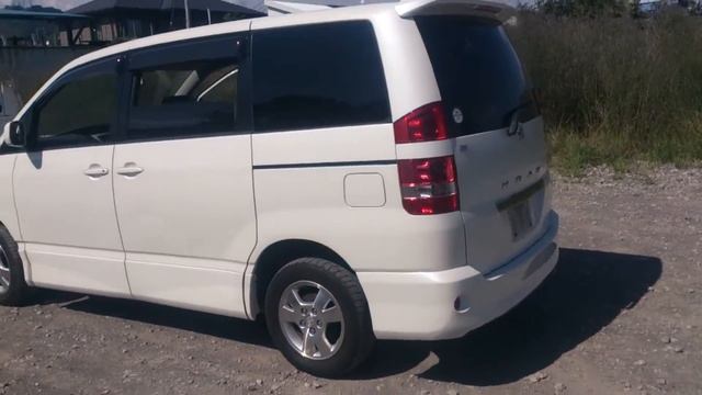 Видео-тест автомобиля Toyota Noah (белый, 1AZ-FSE, AZR65-0066567) смотреть онлайн