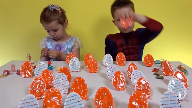 Киндер Joy Челлендж 50 яиц кто больше соберёт игрушек Kinder Joy Eggs Challenge 