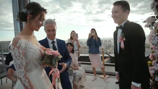 Свадьба для двоих на крыше Ritz Carlton на закате смотреть онлайн