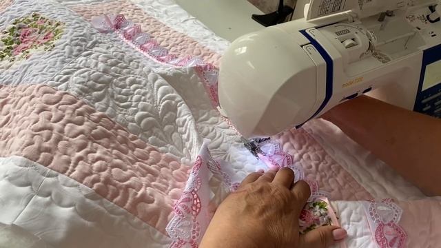 Ч.3 Покрывало в родильный дом для девочки. Крейзи печворк. СХС. Сборка и окантовка квилта. #печврк смотреть онлайн