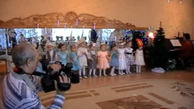 29,12,2015 утренник в детском саду №14 2-я младшая группа смотреть онлайн