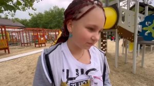 Алиса НА ДЕТСКОЙ ПЛОЩАДКЕ ! Алиса играет в кафе ?️ и катается с горок ! Alice play on playground