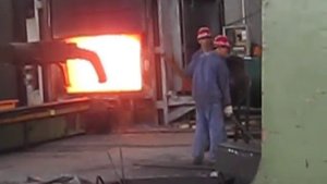 шаржир-машина для загрузки и подачи горячих слитков