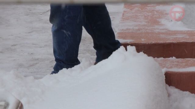 Более 70 единиц спецтехники и 120 человек участвуют в уборке снега в Уссурийске смотреть онлайн