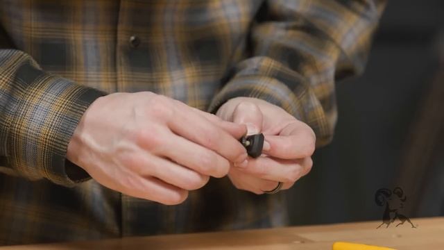 Quick Tip: How To Mount M-LOK Accessories смотреть онлайн