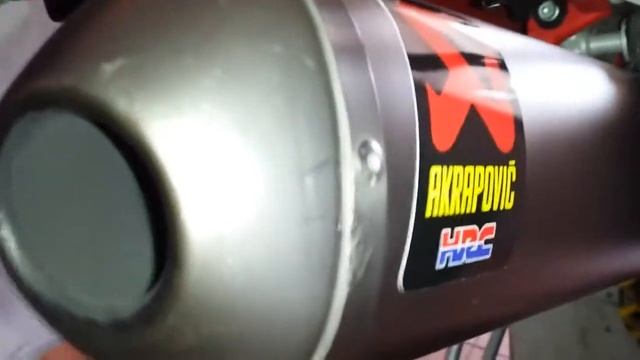 SUPERMOTO HONDA XR 650 R на AKRAPOVIC смотреть онлайн
