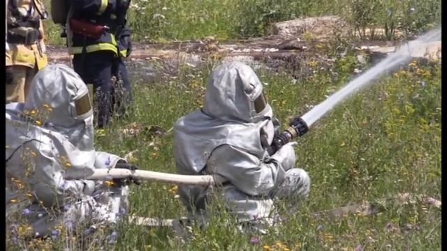 Зареченские пожарные тушили резервуар с топливом смотреть онлайн