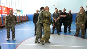 Как освободиться если схватили сзади