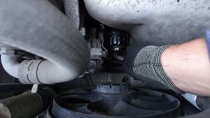 VW BORA 1,6 2004 OIL and OIL FILTER CHANGE (2023)