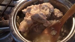 Простые рецепты:  тушеная курица с луком