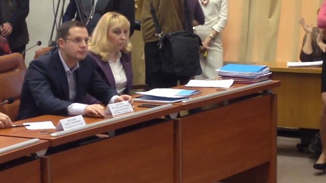 Ростислав Шурма дает подсказки Владимиру Буряку на сессии горсовета 2 смотреть онлайн