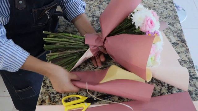 Envolver Un Ramo de Flores | Técnica Coreana | Wrapping Flower Bouquets Part 6 смотреть онлайн