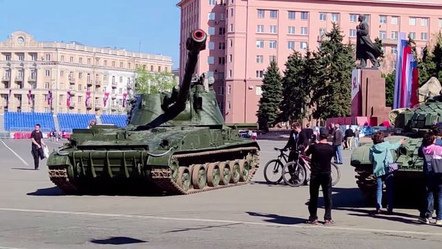 Челябинск перед праздником 76 летия победы. Аллея славы. 08.05.2021г смотреть онлайн