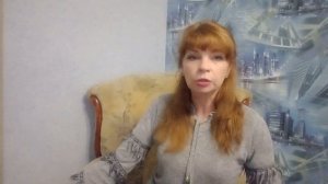 Мужчина сидит на сайте знакомств.В чем дело?