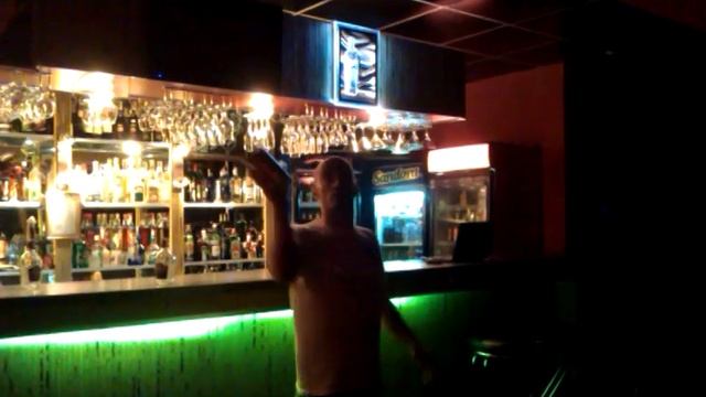 Флейринг. Жанглирование на баре. Разминка перед началом работы. смотреть онлайн