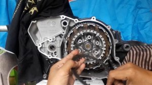ตรวจเช็ค ประกอบชุดคลัทช์  bmw f800 gs : clutch inspection and installation