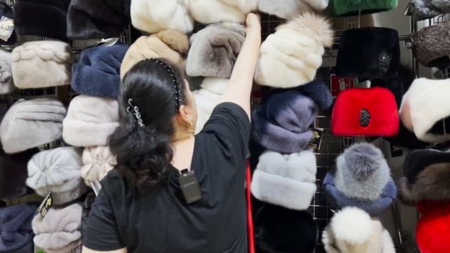 МЕХОВЫЕ ГОЛОВНЫЕ УБОРЫ✨ У ЗУЛИ? САДОВОД. МОСКВА. смотреть онлайн